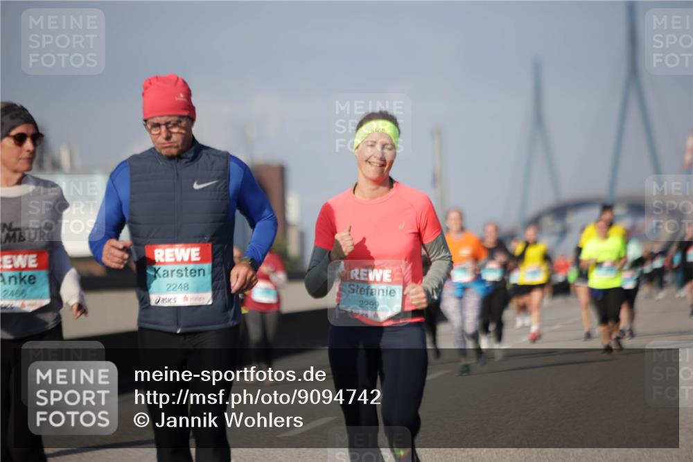 03.10.2025 - Köhlbrandbrückenlauf Jannik Wohlers http://msf.ph/oto/9094742 03.10.2025 10:12:59 Position 3 2466, 2248, 2299 meine-sportfotos.de