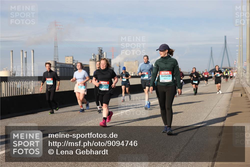 03.10.2025 - Köhlbrandbrückenlauf Lena Gebhardt http://msf.ph/oto/9094746 03.10.2025 10:09:25 Position 2 2271 meine-sportfotos.de
