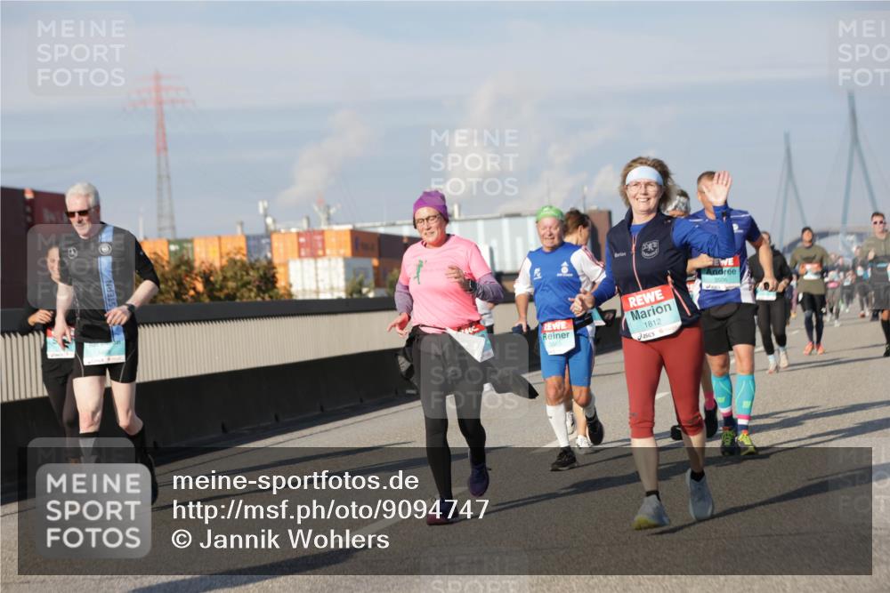 03.10.2025 - Köhlbrandbrückenlauf Jannik Wohlers http://msf.ph/oto/9094747 03.10.2025 10:01:13 Position 3 3505, 1812, 3506 meine-sportfotos.de