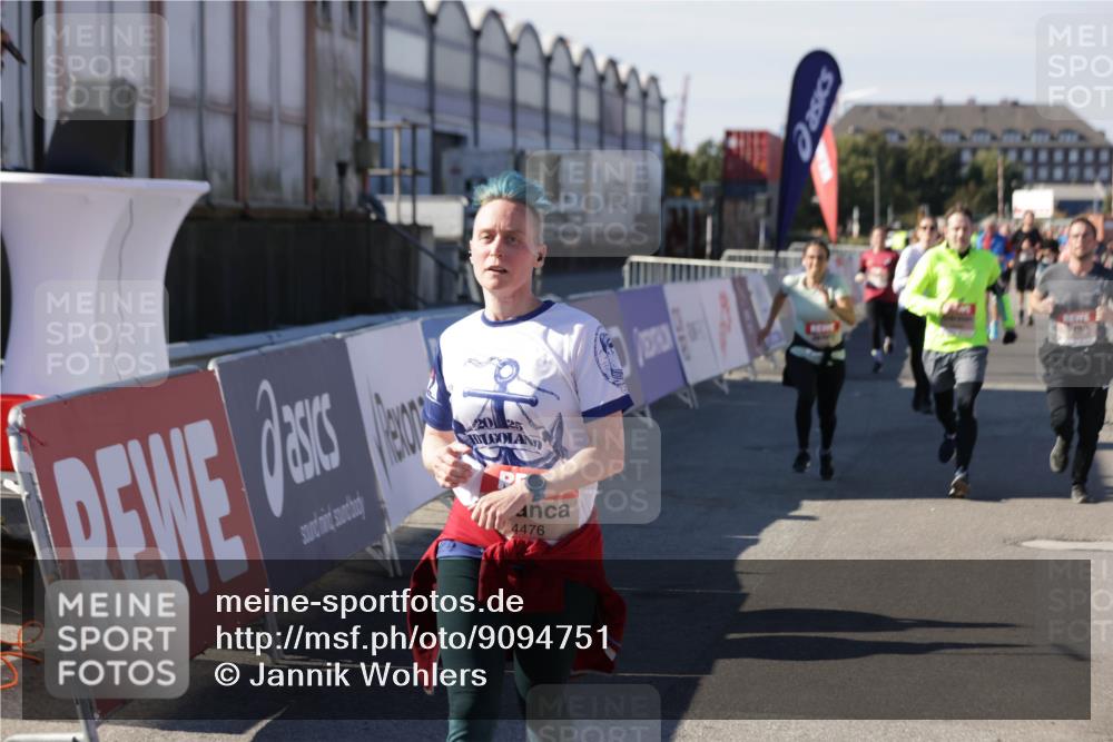 03.10.2025 - Köhlbrandbrückenlauf Jannik Wohlers http://msf.ph/oto/9094751 03.10.2025 13:20:42 Ziel 4269, 4476, 4646, 4709, 4790, 5480, 5488, 5543, 5774, 5918, 5920, 6777, 6807 meine-sportfotos.de