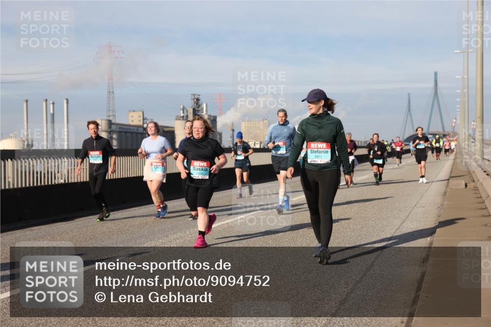 03.10.2025 - Köhlbrandbrückenlauf Lena Gebhardt http://msf.ph/oto/9094752 03.10.2025 10:09:25 Position 2 2504, 2271 meine-sportfotos.de