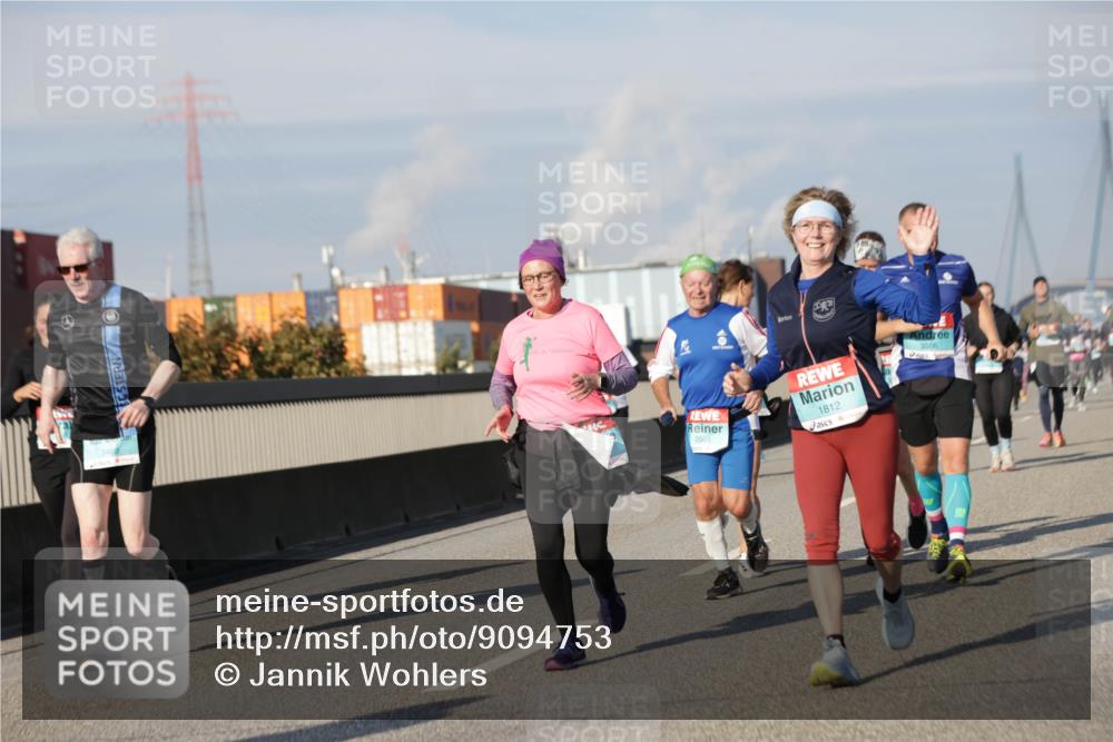 03.10.2025 - Köhlbrandbrückenlauf Jannik Wohlers http://msf.ph/oto/9094753 03.10.2025 10:01:13 Position 3 3505, 1812, 3506 meine-sportfotos.de