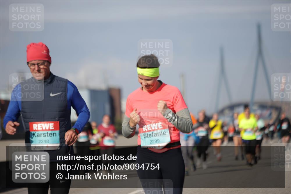 03.10.2025 - Köhlbrandbrückenlauf Jannik Wohlers http://msf.ph/oto/9094754 03.10.2025 10:12:59 Position 3 2248, 2299 meine-sportfotos.de