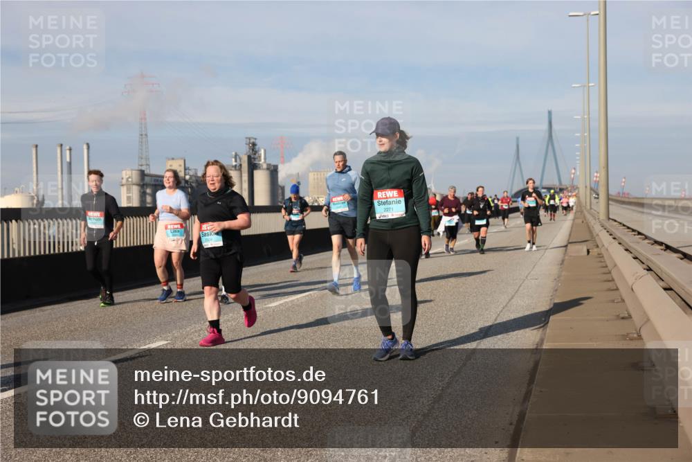 03.10.2025 - Köhlbrandbrückenlauf Lena Gebhardt http://msf.ph/oto/9094761 03.10.2025 10:09:25 Position 2 2504, 2271 meine-sportfotos.de