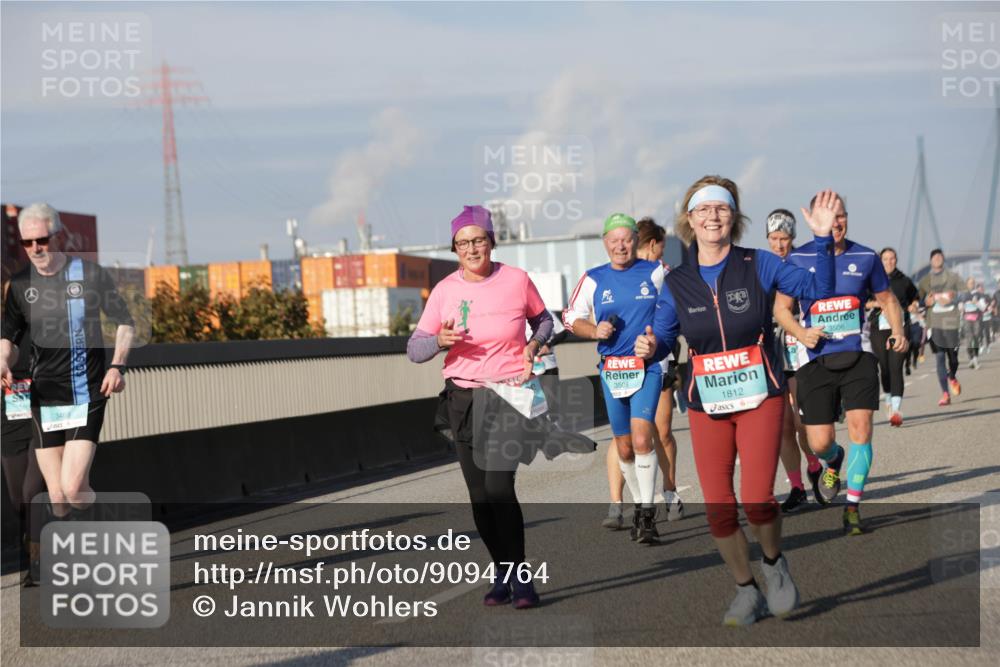 03.10.2025 - Köhlbrandbrückenlauf Jannik Wohlers http://msf.ph/oto/9094764 03.10.2025 10:01:13 Position 3 3468, 3505, 1812, 3506 meine-sportfotos.de