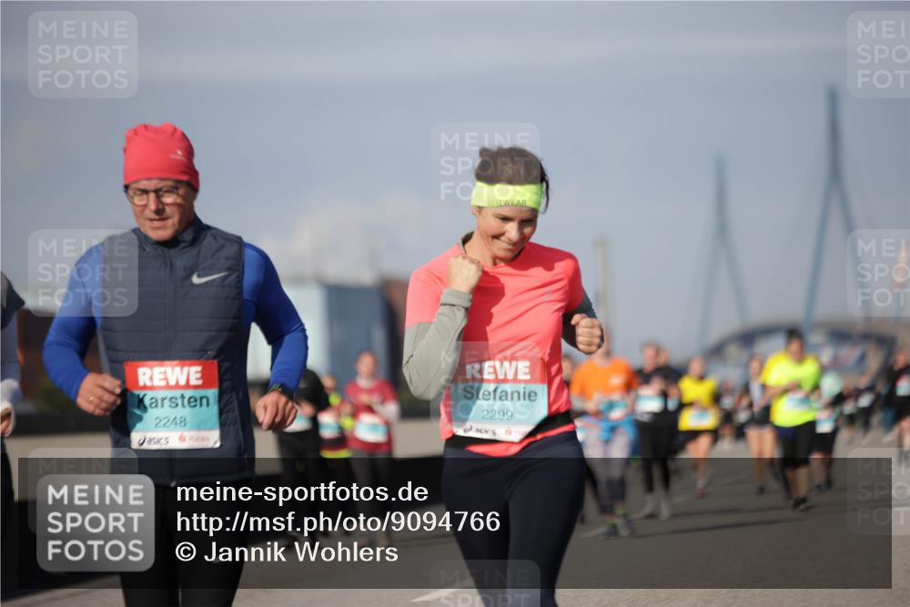 03.10.2025 - Köhlbrandbrückenlauf Jannik Wohlers http://msf.ph/oto/9094766 03.10.2025 10:12:59 Position 3 2248, 2299 meine-sportfotos.de
