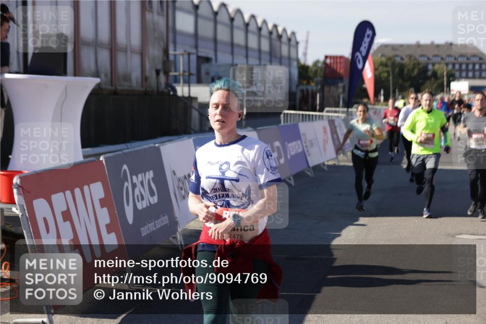 03.10.2025 - Köhlbrandbrückenlauf Jannik Wohlers http://msf.ph/oto/9094769 03.10.2025 13:20:42 Ziel 4269, 4476, 4646, 4709, 4790, 5480, 5488, 5543, 5774, 5918, 5920, 6777, 6807 meine-sportfotos.de