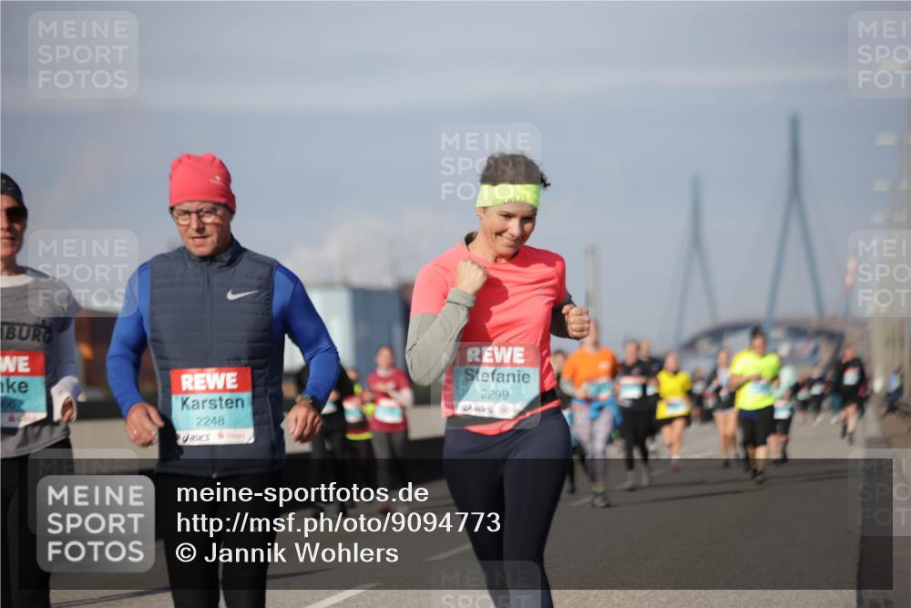 03.10.2025 - Köhlbrandbrückenlauf Jannik Wohlers http://msf.ph/oto/9094773 03.10.2025 10:12:59 Position 3 68, 66, 2248, 2299 meine-sportfotos.de