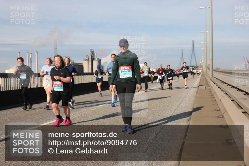 03.10.2025 - Köhlbrandbrückenlauf Lena Gebhardt http://msf.ph/oto/9094776 03.10.2025 10:09:26 Position 2 2504, 2271 meine-sportfotos.de