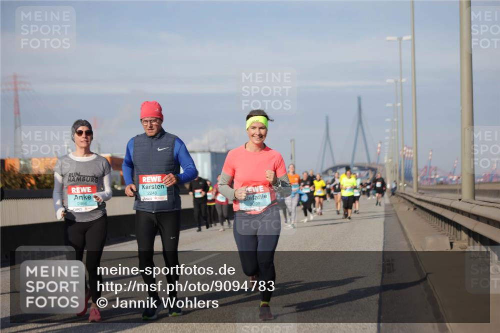 03.10.2025 - Köhlbrandbrückenlauf Jannik Wohlers http://msf.ph/oto/9094783 03.10.2025 10:13:00 Position 3 2466, 2248, 2299 meine-sportfotos.de
