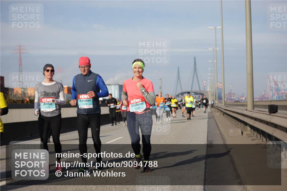 03.10.2025 - Köhlbrandbrückenlauf Jannik Wohlers http://msf.ph/oto/9094788 03.10.2025 10:13:00 Position 3 2466, 2248, 2299 meine-sportfotos.de