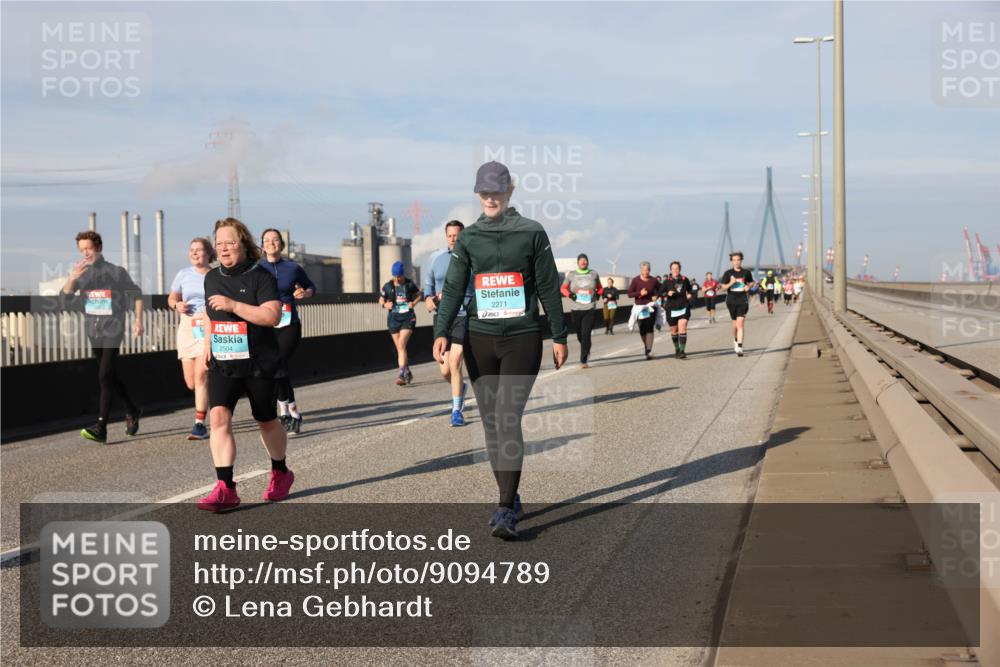 03.10.2025 - Köhlbrandbrückenlauf Lena Gebhardt http://msf.ph/oto/9094789 03.10.2025 10:09:26 Position 2 2504, 2271 meine-sportfotos.de