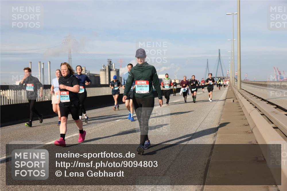 03.10.2025 - Köhlbrandbrückenlauf Lena Gebhardt http://msf.ph/oto/9094803 03.10.2025 10:09:26 Position 2 2504, 2271 meine-sportfotos.de