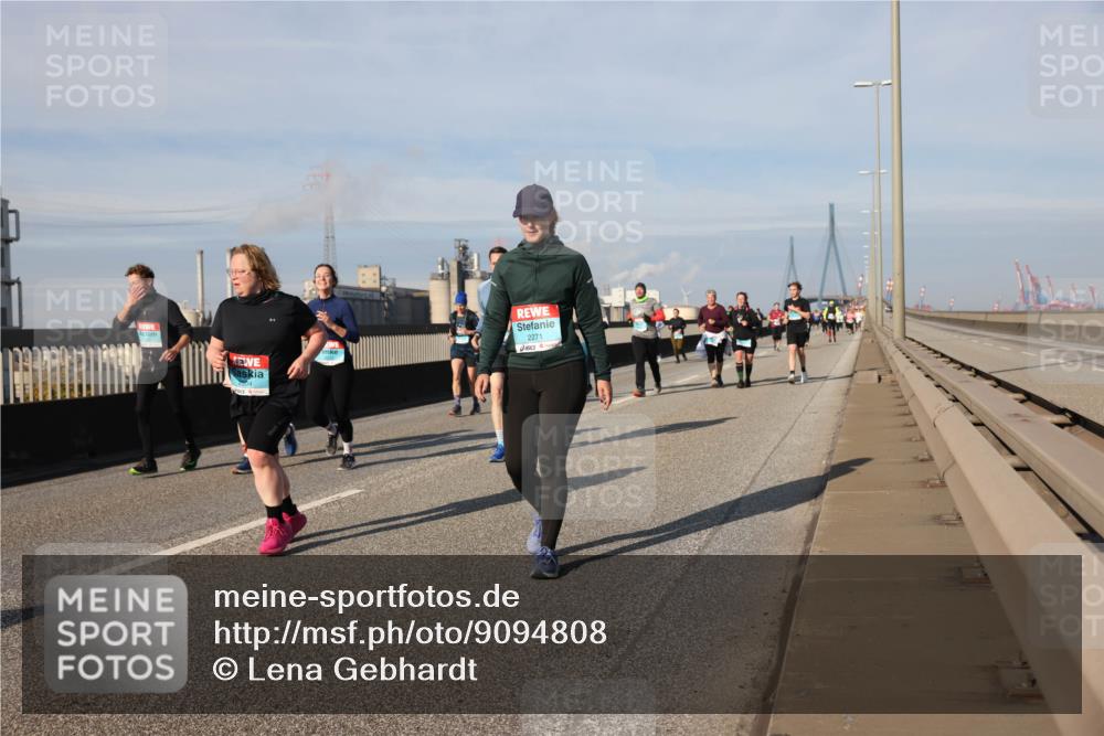 03.10.2025 - Köhlbrandbrückenlauf Lena Gebhardt http://msf.ph/oto/9094808 03.10.2025 10:09:26 Position 2 2271 meine-sportfotos.de