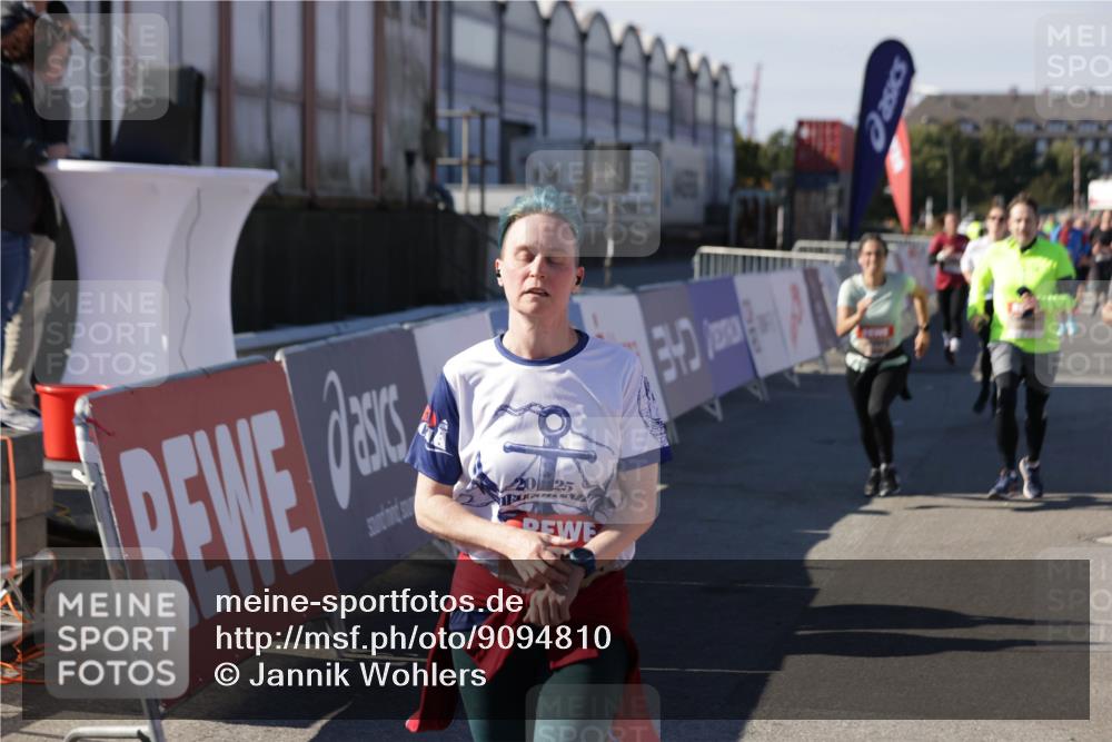 03.10.2025 - Köhlbrandbrückenlauf Jannik Wohlers http://msf.ph/oto/9094810 03.10.2025 13:20:42 Ziel 4269, 4476, 4646, 4709, 4790, 5480, 5488, 5543, 5774, 5918, 5920, 6777, 6807 meine-sportfotos.de