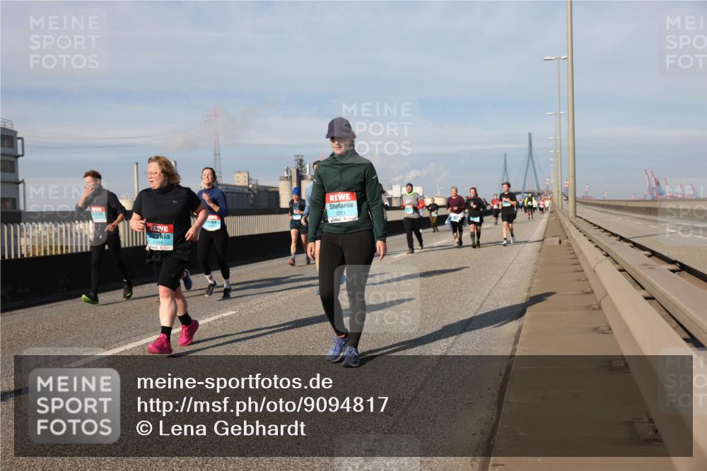 03.10.2025 - Köhlbrandbrückenlauf Lena Gebhardt http://msf.ph/oto/9094817 03.10.2025 10:09:26 Position 2 2271 meine-sportfotos.de