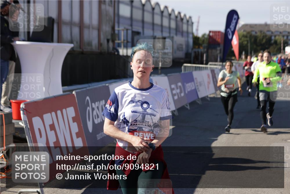 03.10.2025 - Köhlbrandbrückenlauf Jannik Wohlers http://msf.ph/oto/9094821 03.10.2025 13:20:42 Ziel 4269, 4476, 4646, 4709, 4790, 5480, 5488, 5543, 5774, 5918, 5920, 6777, 6807 meine-sportfotos.de