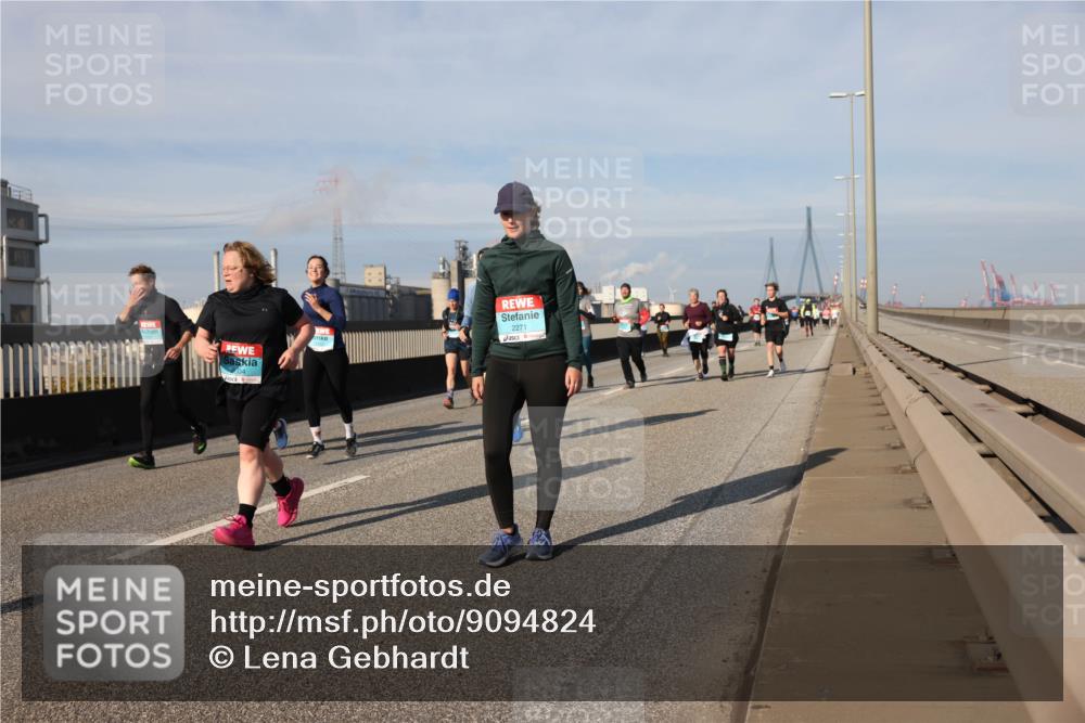 03.10.2025 - Köhlbrandbrückenlauf Lena Gebhardt http://msf.ph/oto/9094824 03.10.2025 10:09:26 Position 2 2271 meine-sportfotos.de