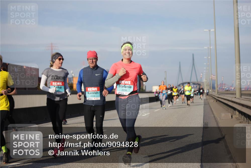 03.10.2025 - Köhlbrandbrückenlauf Jannik Wohlers http://msf.ph/oto/9094828 03.10.2025 10:13:00 Position 3 2248, 2299 meine-sportfotos.de