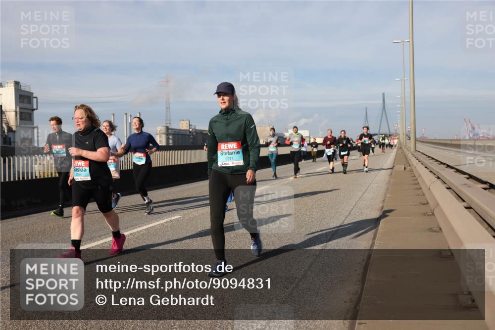 03.10.2025 - Köhlbrandbrückenlauf Lena Gebhardt http://msf.ph/oto/9094831 03.10.2025 10:09:26 Position 2 2271, 2504 meine-sportfotos.de