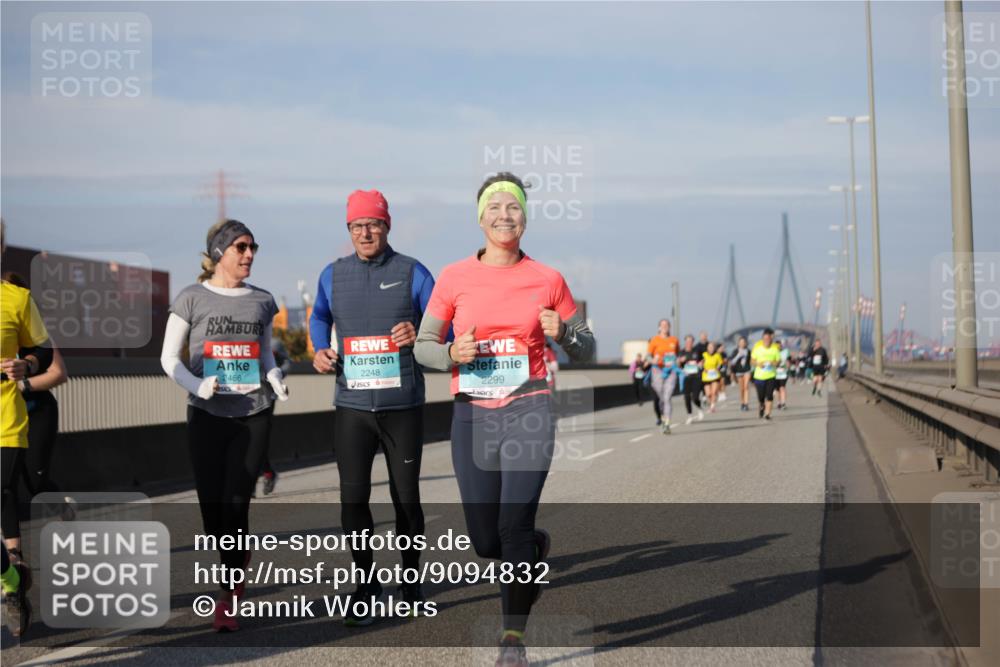 03.10.2025 - Köhlbrandbrückenlauf Jannik Wohlers http://msf.ph/oto/9094832 03.10.2025 10:13:00 Position 3 2466, 2248, 2299 meine-sportfotos.de