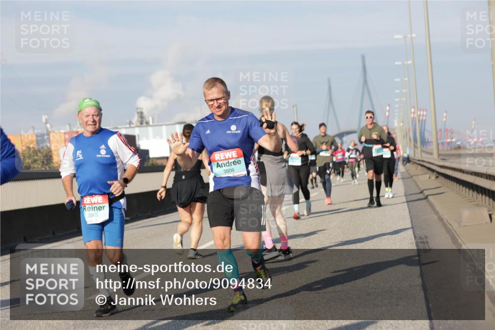 03.10.2025 - Köhlbrandbrückenlauf Jannik Wohlers http://msf.ph/oto/9094834 03.10.2025 10:01:14 Position 3 3505, 3506 meine-sportfotos.de