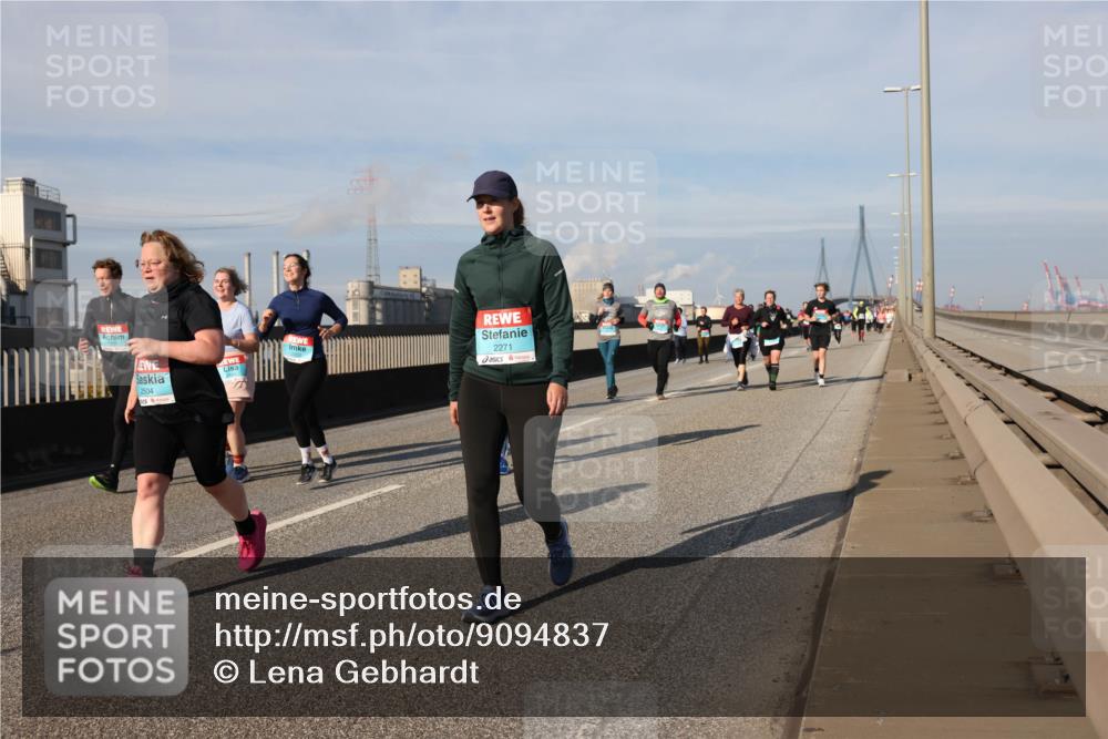 03.10.2025 - Köhlbrandbrückenlauf Lena Gebhardt http://msf.ph/oto/9094837 03.10.2025 10:09:26 Position 2 2504, 2271 meine-sportfotos.de