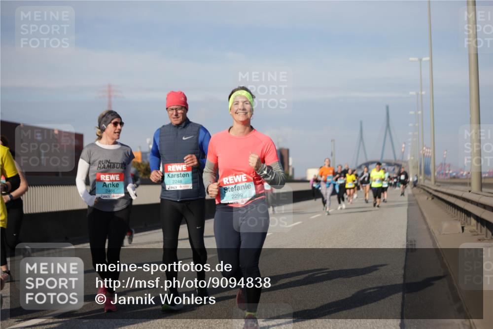 03.10.2025 - Köhlbrandbrückenlauf Jannik Wohlers http://msf.ph/oto/9094838 03.10.2025 10:13:00 Position 3 2466, 2248, 2299 meine-sportfotos.de