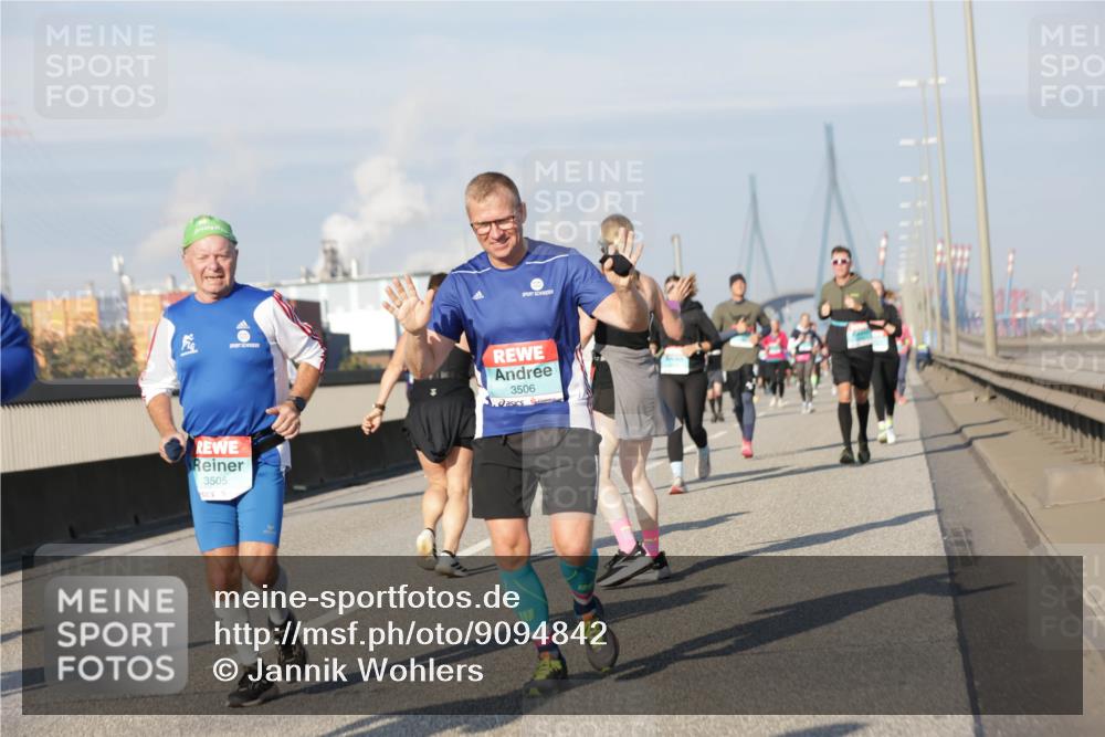 03.10.2025 - Köhlbrandbrückenlauf Jannik Wohlers http://msf.ph/oto/9094842 03.10.2025 10:01:15 Position 3 3506, 3505 meine-sportfotos.de