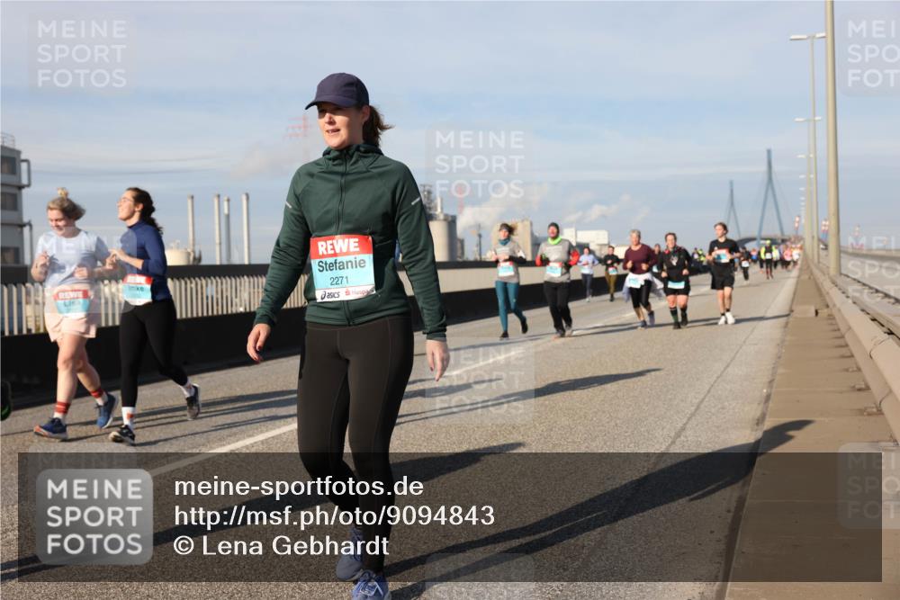 03.10.2025 - Köhlbrandbrückenlauf Lena Gebhardt http://msf.ph/oto/9094843 03.10.2025 10:09:27 Position 2 2271 meine-sportfotos.de