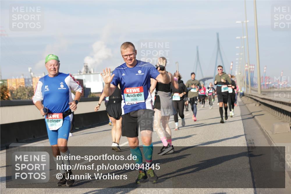 03.10.2025 - Köhlbrandbrückenlauf Jannik Wohlers http://msf.ph/oto/9094845 03.10.2025 10:01:15 Position 3 3506, 3505 meine-sportfotos.de