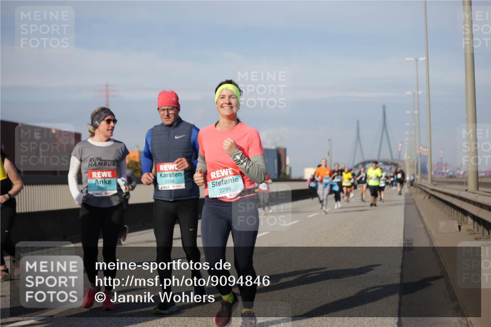 03.10.2025 - Köhlbrandbrückenlauf Jannik Wohlers http://msf.ph/oto/9094846 03.10.2025 10:13:00 Position 3 2466, 2248, 2299 meine-sportfotos.de