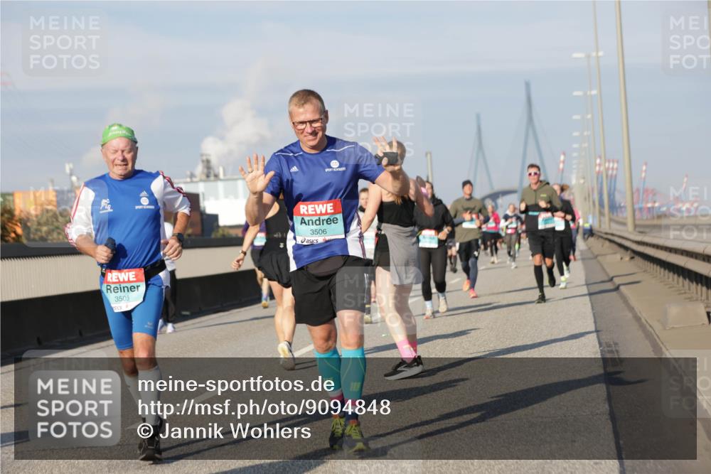 03.10.2025 - Köhlbrandbrückenlauf Jannik Wohlers http://msf.ph/oto/9094848 03.10.2025 10:01:15 Position 3 3505, 3506 meine-sportfotos.de