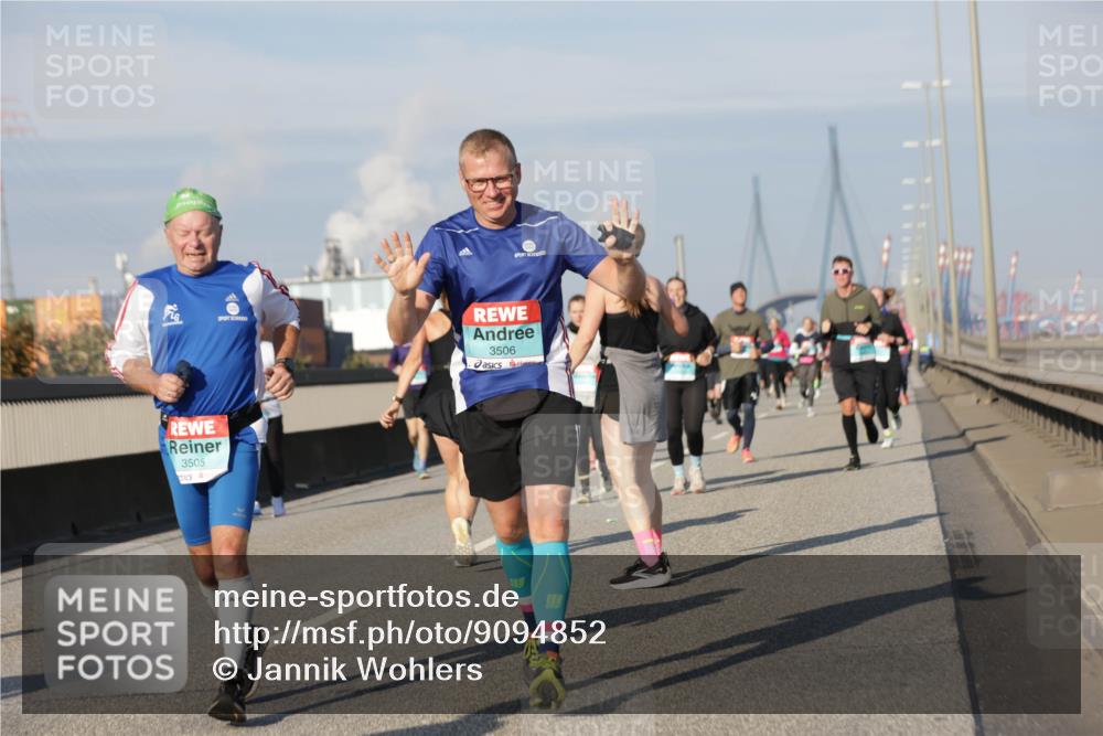 03.10.2025 - Köhlbrandbrückenlauf Jannik Wohlers http://msf.ph/oto/9094852 03.10.2025 10:01:15 Position 3 3505, 3506 meine-sportfotos.de