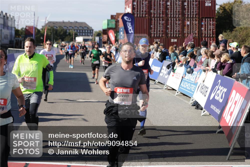 03.10.2025 - Köhlbrandbrückenlauf Jannik Wohlers http://msf.ph/oto/9094854 03.10.2025 13:20:45 Ziel 4476, 4646, 4709, 5480, 5488, 5774, 5918, 5920, 6703, 6777, 6807 meine-sportfotos.de