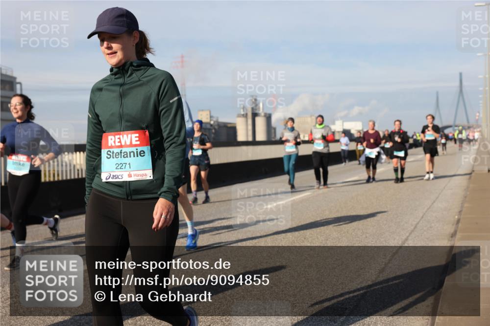 03.10.2025 - Köhlbrandbrückenlauf Lena Gebhardt http://msf.ph/oto/9094855 03.10.2025 10:09:27 Position 2 2271 meine-sportfotos.de