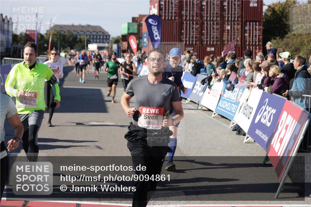 03.10.2025 - Köhlbrandbrückenlauf Jannik Wohlers http://msf.ph/oto/9094861 03.10.2025 13:20:45 Ziel 4476, 4646, 4709, 5480, 5488, 5774, 5918, 5920, 6703, 6777, 6807 meine-sportfotos.de