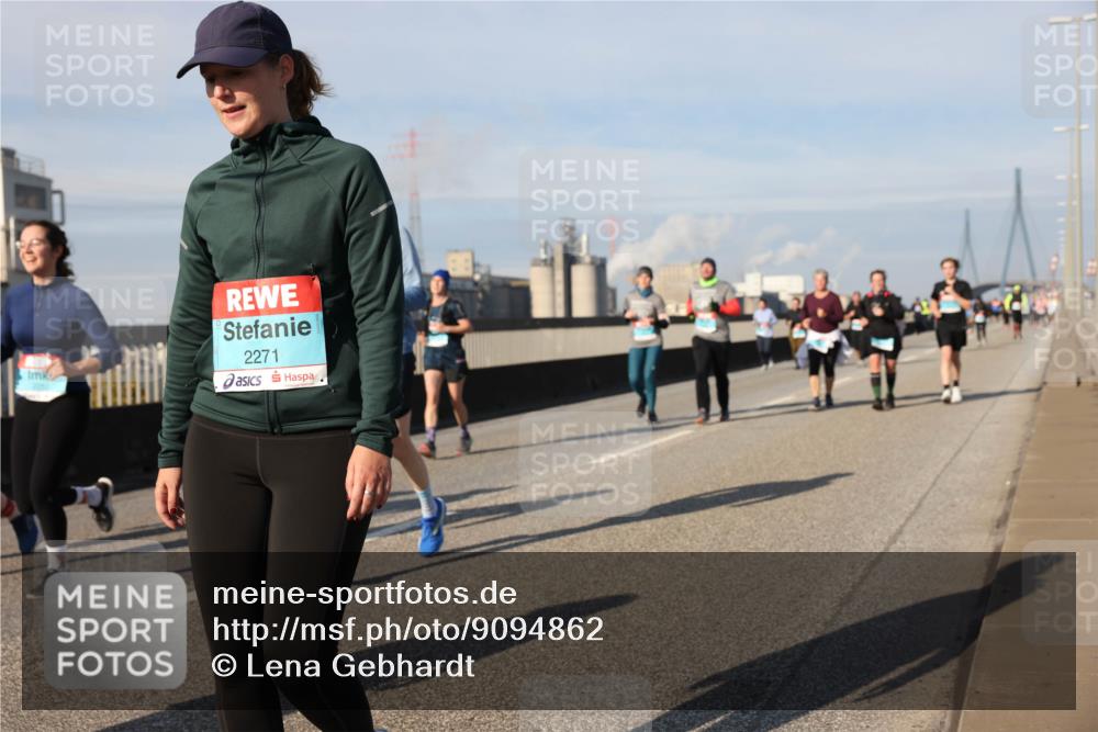 03.10.2025 - Köhlbrandbrückenlauf Lena Gebhardt http://msf.ph/oto/9094862 03.10.2025 10:09:27 Position 2 2271 meine-sportfotos.de