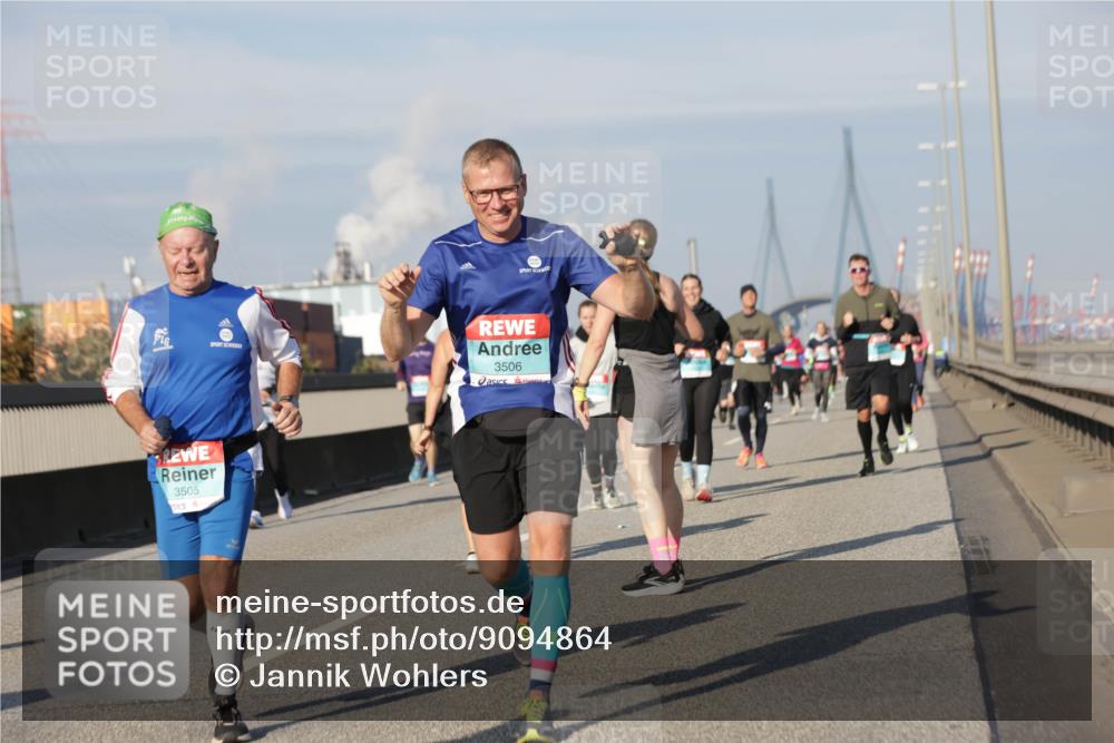 03.10.2025 - Köhlbrandbrückenlauf Jannik Wohlers http://msf.ph/oto/9094864 03.10.2025 10:01:15 Position 3 3505, 3506 meine-sportfotos.de