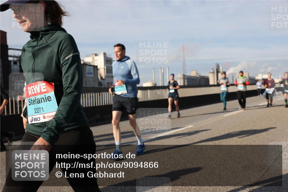 03.10.2025 - Köhlbrandbrückenlauf Lena Gebhardt http://msf.ph/oto/9094866 03.10.2025 10:09:28 Position 2 2271 meine-sportfotos.de