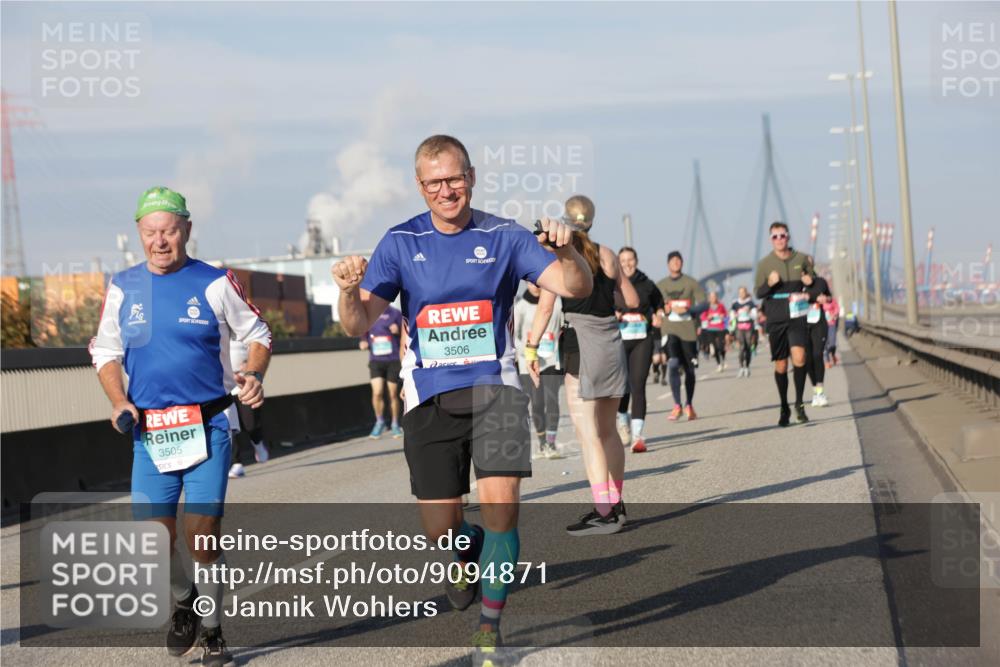03.10.2025 - Köhlbrandbrückenlauf Jannik Wohlers http://msf.ph/oto/9094871 03.10.2025 10:01:15 Position 3 3505, 3506 meine-sportfotos.de