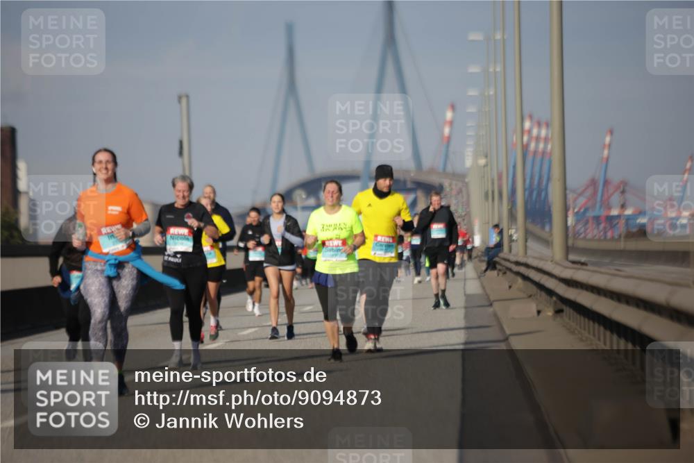 03.10.2025 - Köhlbrandbrückenlauf Jannik Wohlers http://msf.ph/oto/9094873 03.10.2025 10:13:02 Position 3  meine-sportfotos.de