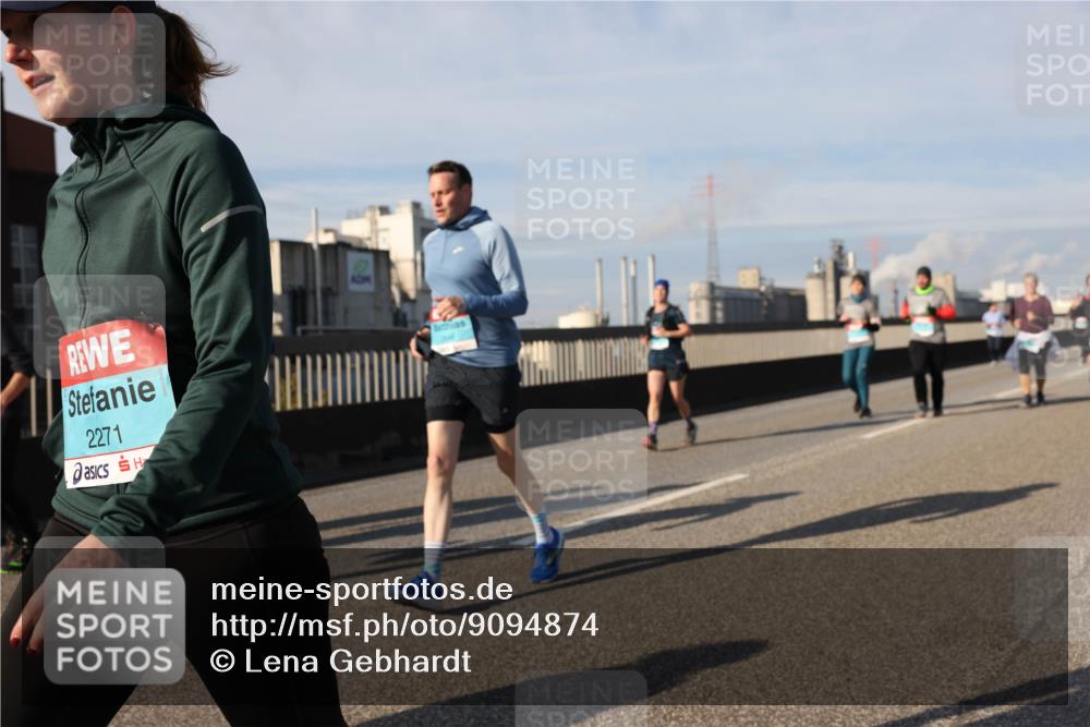 03.10.2025 - Köhlbrandbrückenlauf Lena Gebhardt http://msf.ph/oto/9094874 03.10.2025 10:09:28 Position 2 2271 meine-sportfotos.de