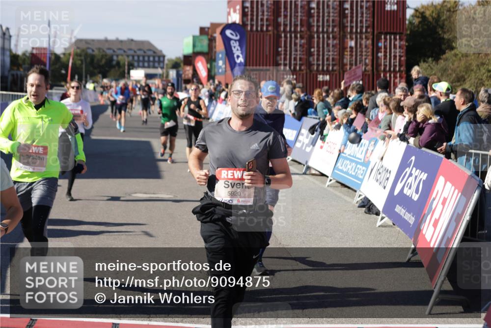 03.10.2025 - Köhlbrandbrückenlauf Jannik Wohlers http://msf.ph/oto/9094875 03.10.2025 13:20:45 Ziel 4476, 4646, 4709, 5480, 5488, 5774, 5918, 5920, 6703, 6777, 6807 meine-sportfotos.de