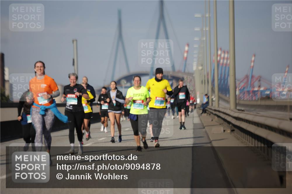 03.10.2025 - Köhlbrandbrückenlauf Jannik Wohlers http://msf.ph/oto/9094878 03.10.2025 10:13:02 Position 3  meine-sportfotos.de