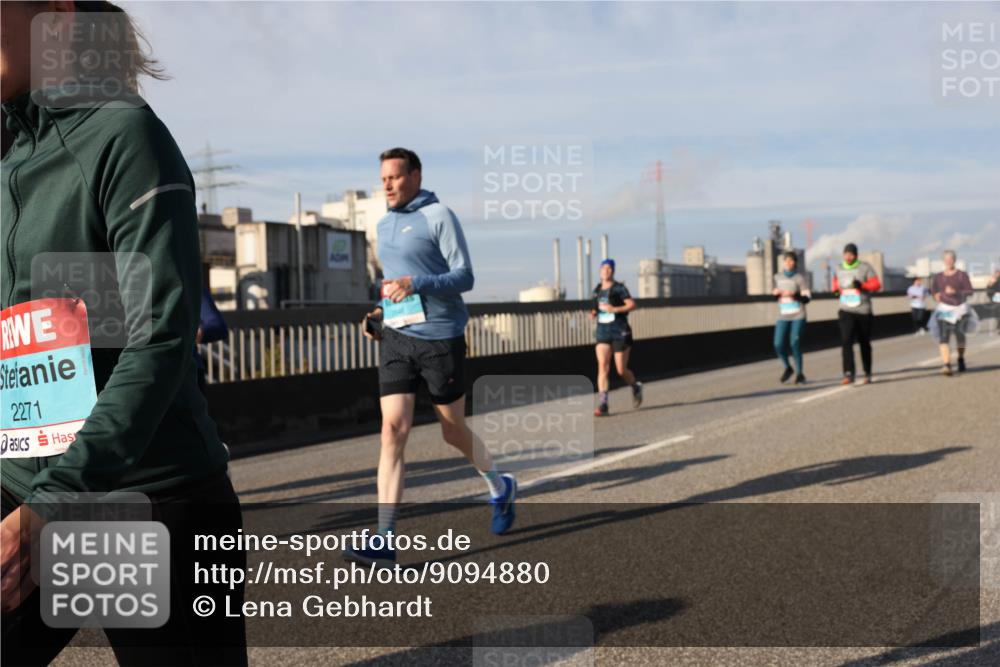 03.10.2025 - Köhlbrandbrückenlauf Lena Gebhardt http://msf.ph/oto/9094880 03.10.2025 10:09:28 Position 2 2271 meine-sportfotos.de