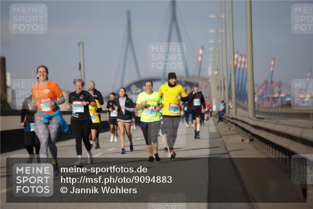 03.10.2025 - Köhlbrandbrückenlauf Jannik Wohlers http://msf.ph/oto/9094883 03.10.2025 10:13:02 Position 3  meine-sportfotos.de