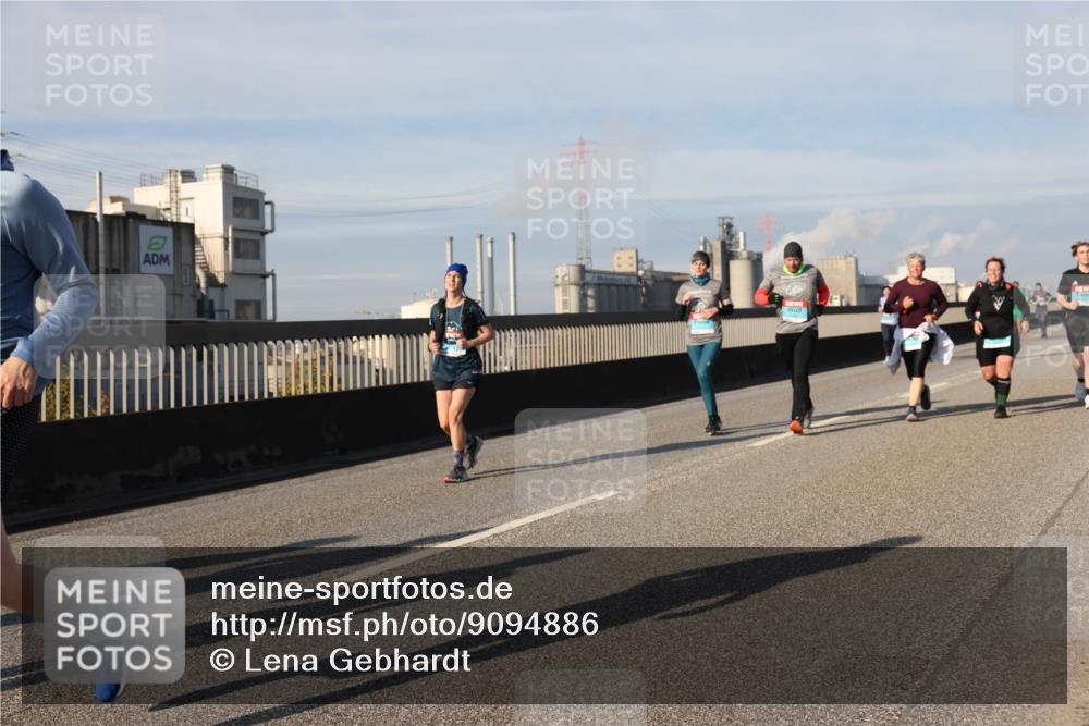 03.10.2025 - Köhlbrandbrückenlauf Lena Gebhardt http://msf.ph/oto/9094886 03.10.2025 10:09:29 Position 2  meine-sportfotos.de