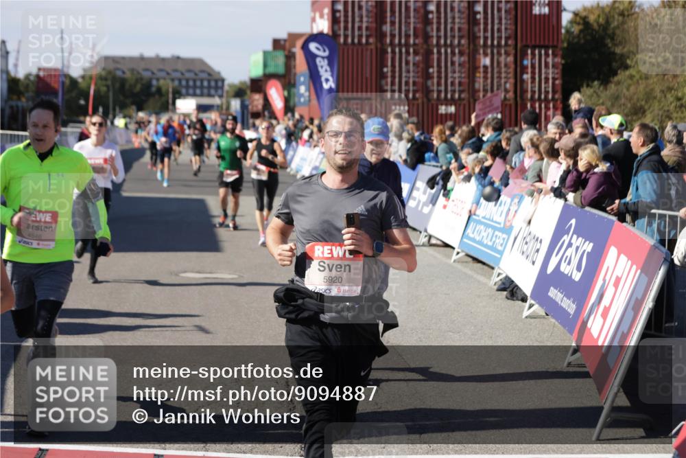 03.10.2025 - Köhlbrandbrückenlauf Jannik Wohlers http://msf.ph/oto/9094887 03.10.2025 13:20:45 Ziel 4476, 4646, 4709, 5480, 5488, 5774, 5918, 5920, 6703, 6777, 6807 meine-sportfotos.de