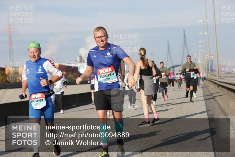03.10.2025 - Köhlbrandbrückenlauf Jannik Wohlers http://msf.ph/oto/9094889 03.10.2025 10:01:15 Position 3 3506, 3505 meine-sportfotos.de
